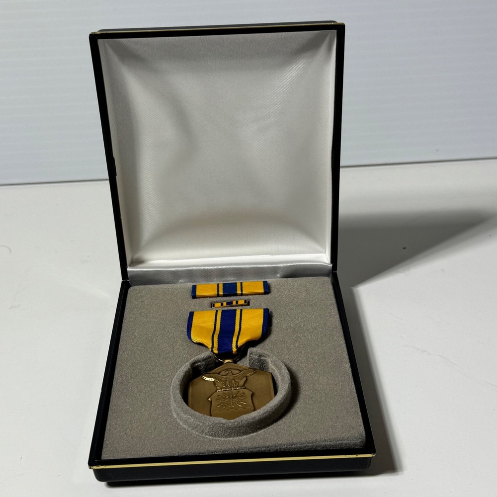 US Air Force Commendation Medal Set Bronze Blue Yellow Ribbon Original Box Case